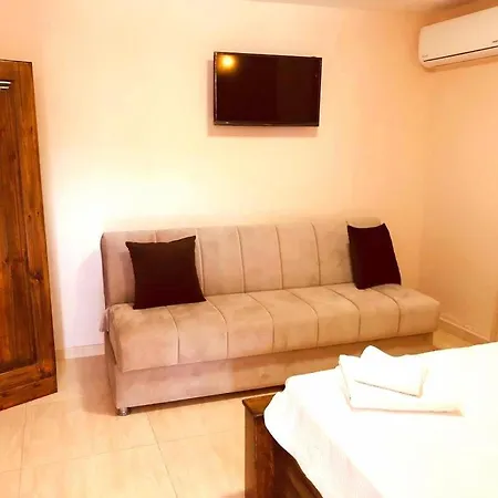 Paradise Beachfront Mini Boutique And Restaurant Rizokarpaso
